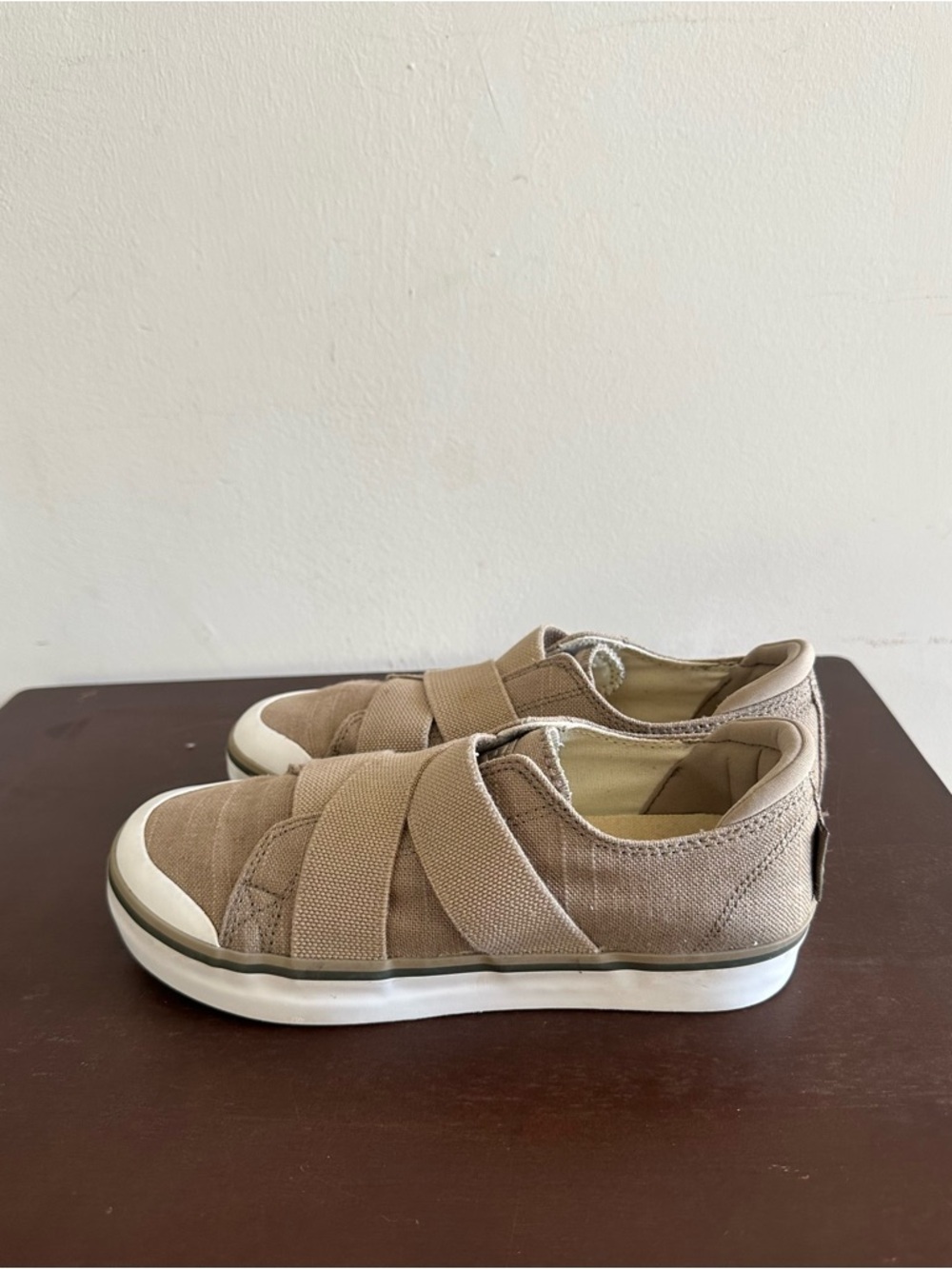 KEEN Elsa III Casual Low Top Sneakers Beige Brown Canvas Slip On Size 7